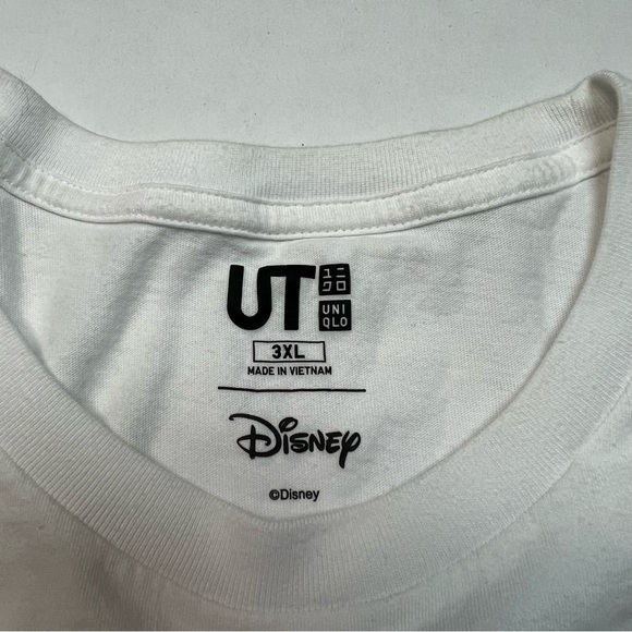 Uniqlo x Disney embroidered Mickey stand pose pocket t-shirt in white - Picture 3 of 6